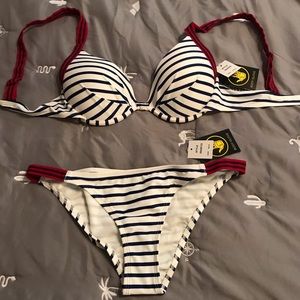 Body Glove Two piece bathing suit